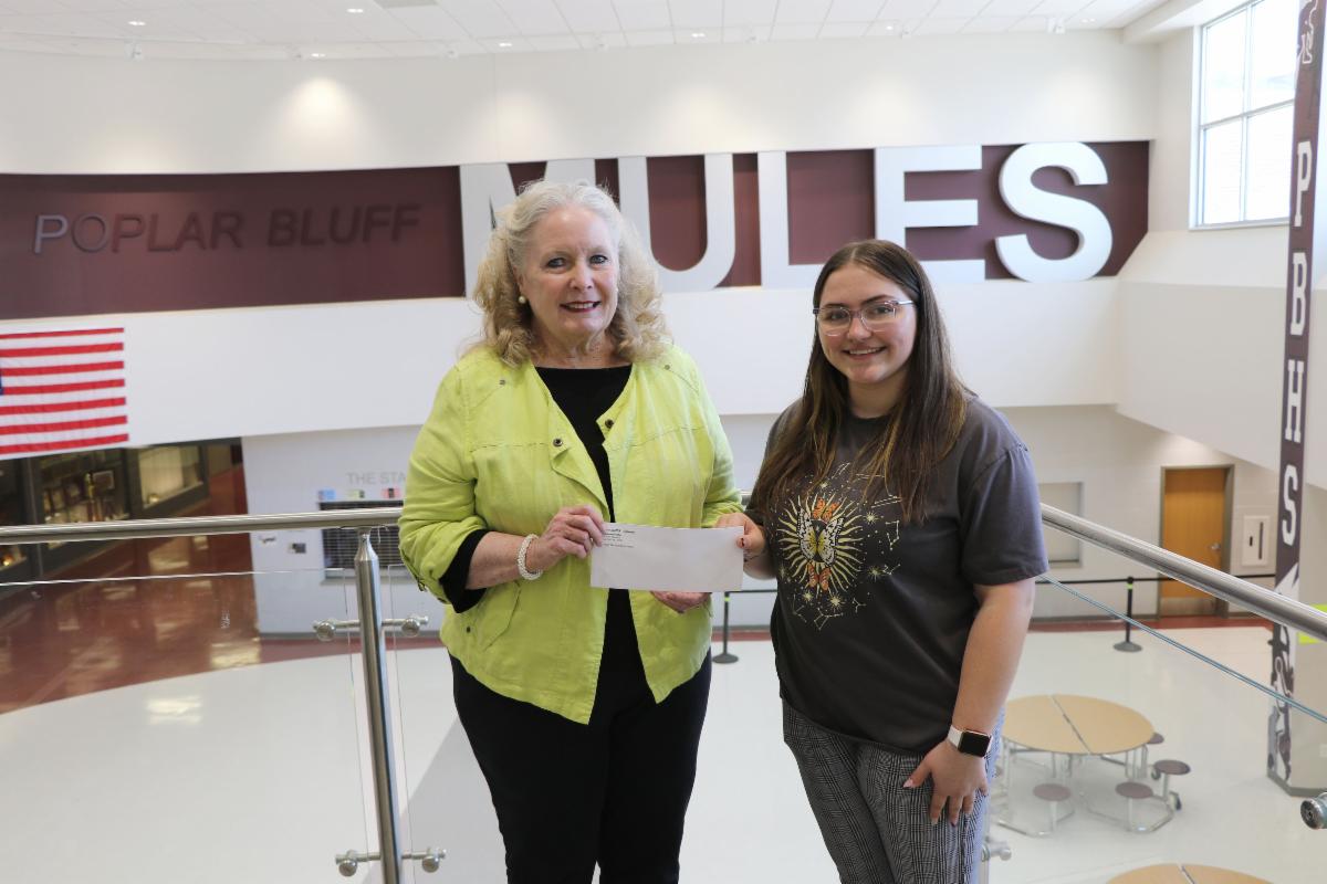 foundation scholarship 22-emule.jpg