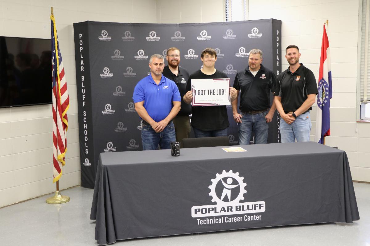 tcc signing-emule2.jpg